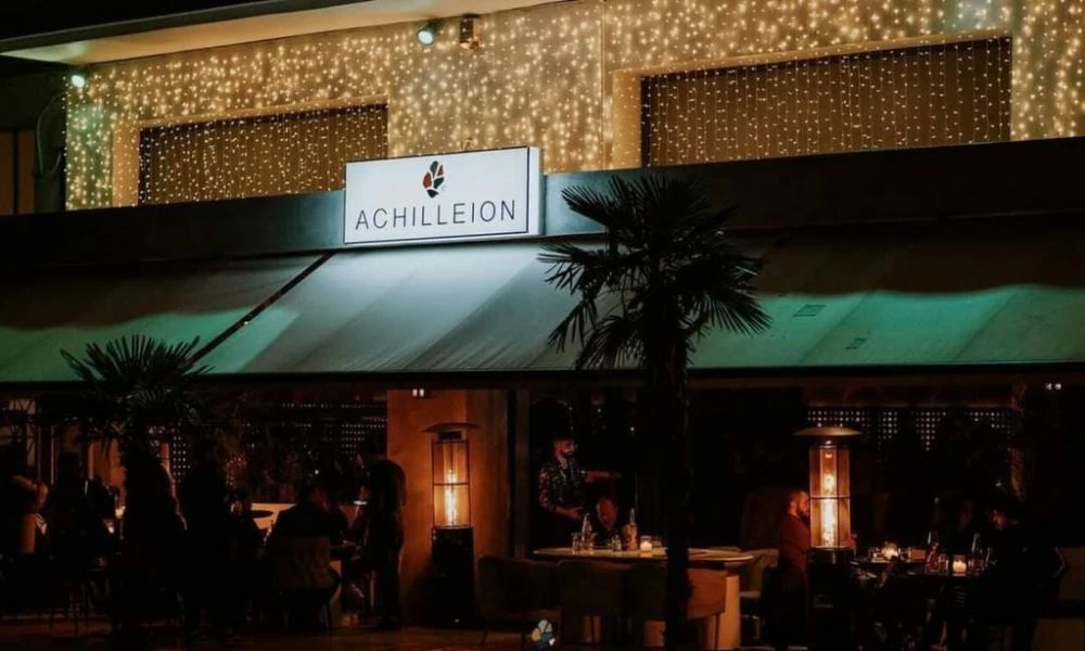 Θεσσαλονίκη – Βιασμός 24χρονης: Χαμός έξω από το Αχίλλειον – Συνθήματα και επιθέσεις